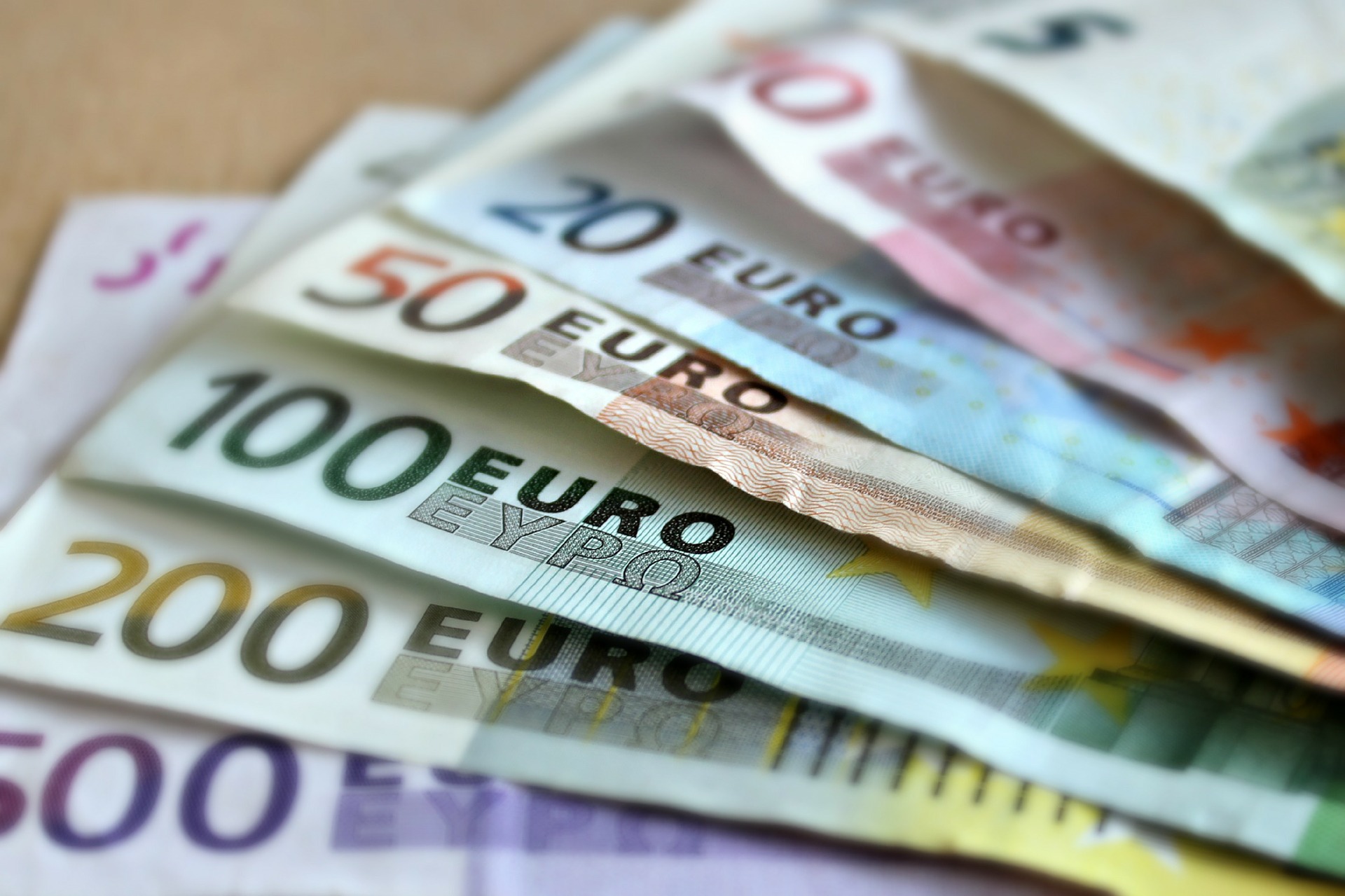 euro carta  in fila.jpg